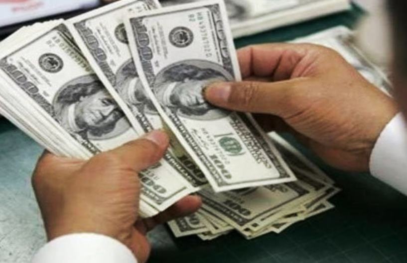 The dollar fell to Rs 22192 at the inter-bank